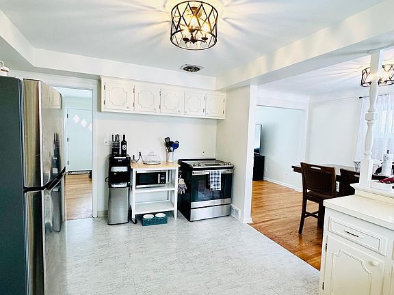 5th image of 2649 Forestview Ave