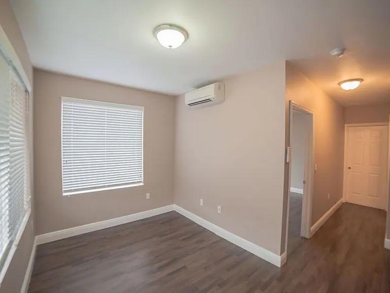 1752 NW 1st St #2 — Photo 3