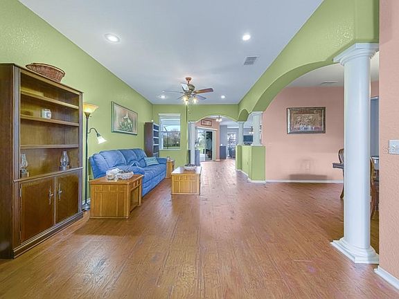 5th image of 913 Avenue N SW