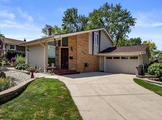 5095 Surrey Ln, Greendale, WI 53129