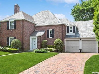 84 Brixton Road, Garden City, NY, 11530