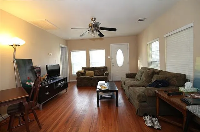 3105 Kings Ln — Photo 4