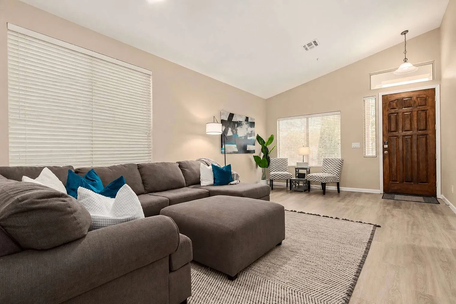 4 bed, 2.0 bath, 1851 sqft, $7,900 — Photo 2