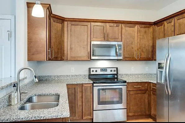 2043 Pinecrest Dr — Photo 8