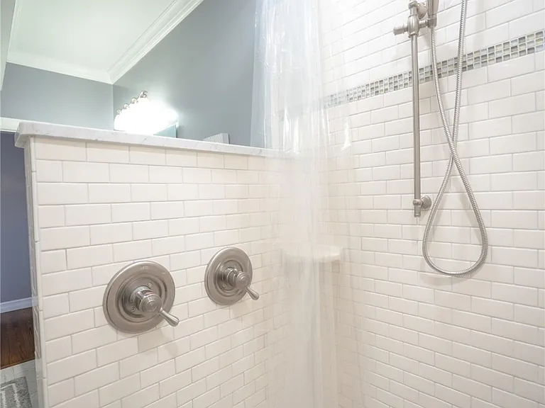 90 E Market St #2 — Photo 12