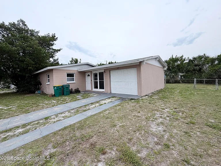 2107 Little John Rd — Photo 2