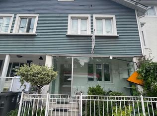 1813 Gerrard St E, Toronto, ON M4L2B5