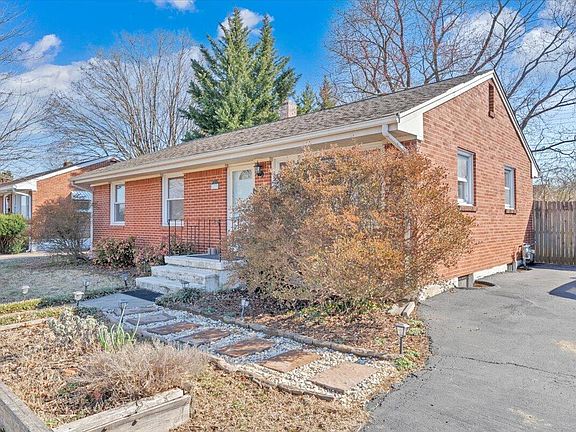3rd image of 139 Hurst Ave NE