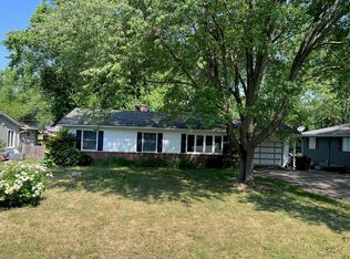 4208 Crestwood St, McHenry, IL 60050