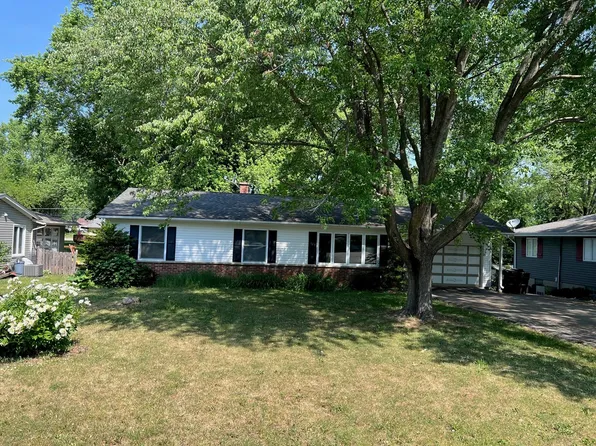 4208 Crestwood St, McHenry, IL 60050