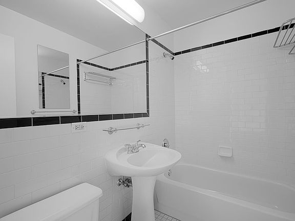 5th image of 420 W 42nd St APT 11G