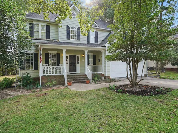 216 Powhatan Dr, Fuquay Varina, NC 27526