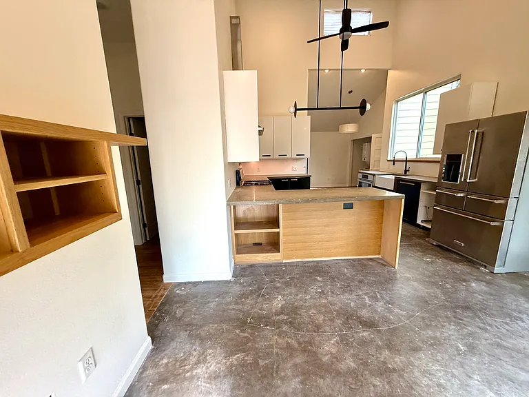 1304 Singleton Ave — Photo 2