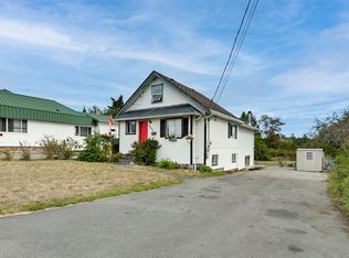3883 Douglas St, Saanich, BC V8Z3K8