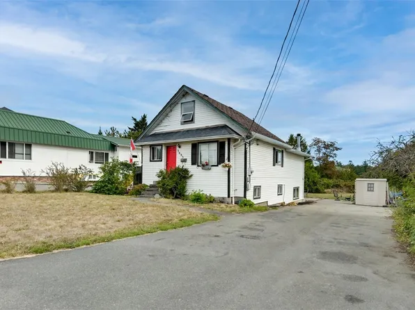 3883 Douglas St, Saanich, BC V8Z 3K8