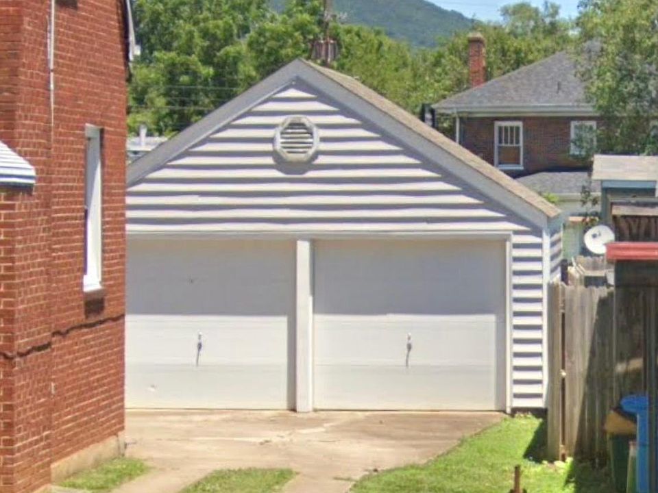 1st image of 3113 Roundhill Ave NW #B