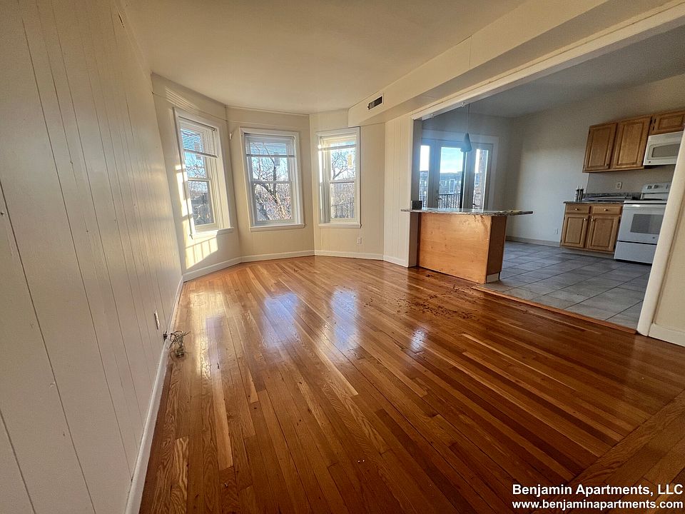 1st image of 1137 Commonwealth Ave #9