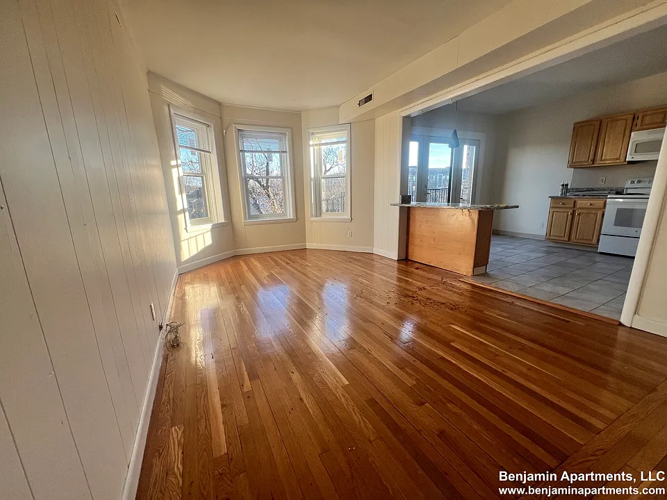 1137 Commonwealth Ave #9