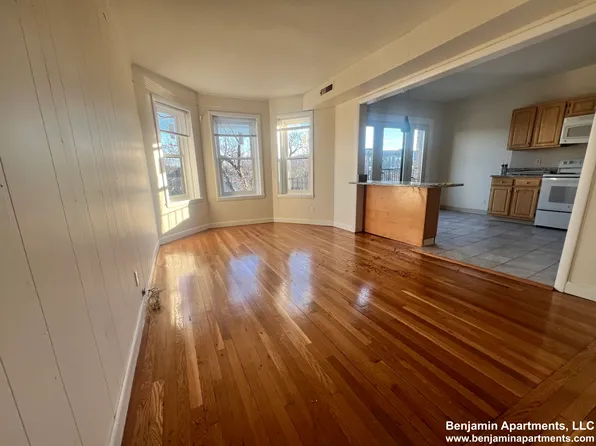 1137 Commonwealth Ave, Allston, MA