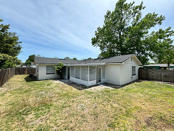 5th image of 6116 Shakespeare Dr