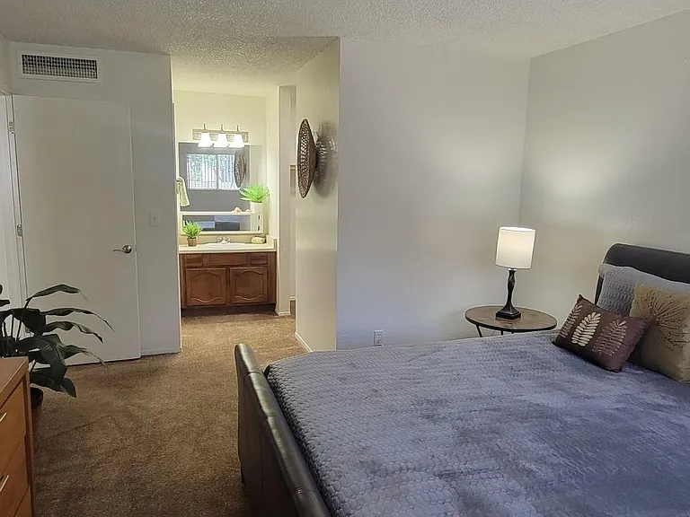 Pantano Villas Apartments — Photo 42
