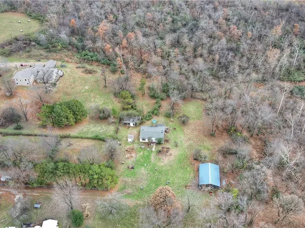 655 W Wallis Rd, Cave Springs, AR 72718