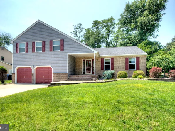 1 Wembley Dr, Mount Laurel, NJ 08054