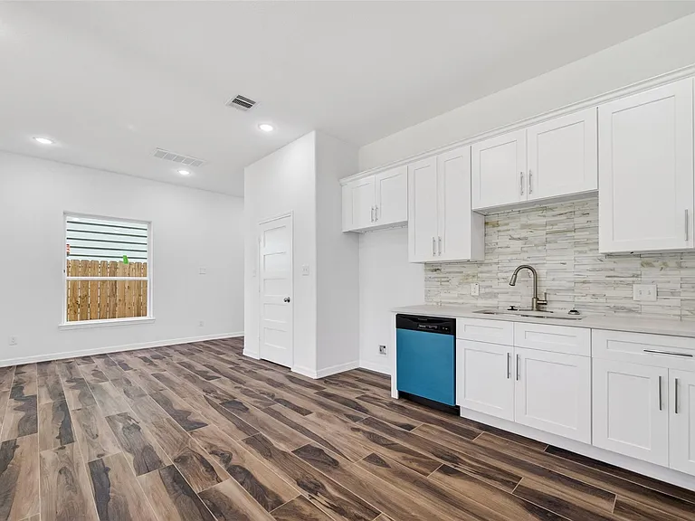 8628 Scott St — Photo 12