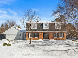 5545 Van Vliet Rd, Ottawa, ON K4M1J4