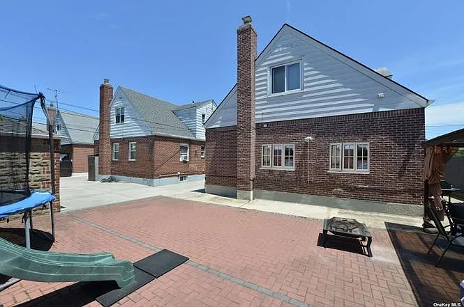 Xx 203rd St — Photo 3