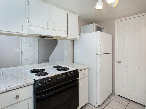 3rd image of 10203 N 8th Pl #A
