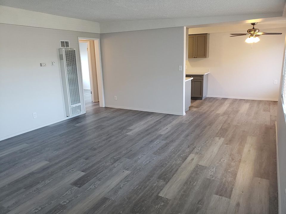 Livingroom from front door