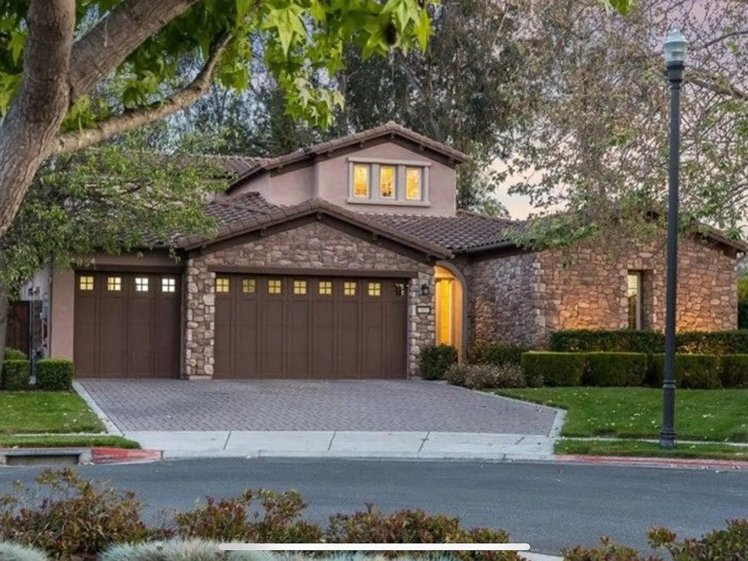 3 bed, 3233 sqft, $6,800 — Photo 1