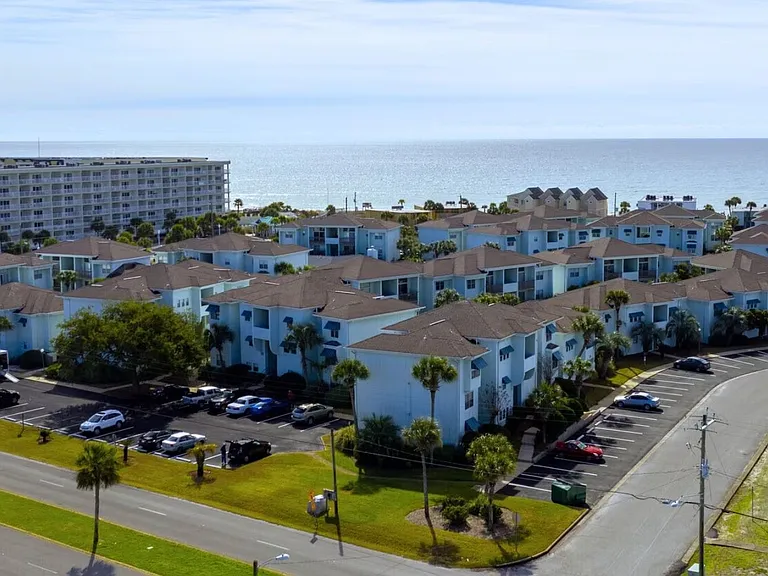Somerset Oceanside Apartments — Photo 3