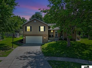 709 Schooner Ct, Hickman, NE 68372