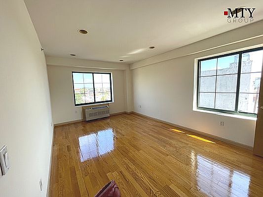 3rd image of 58-28 44th Ave #7C