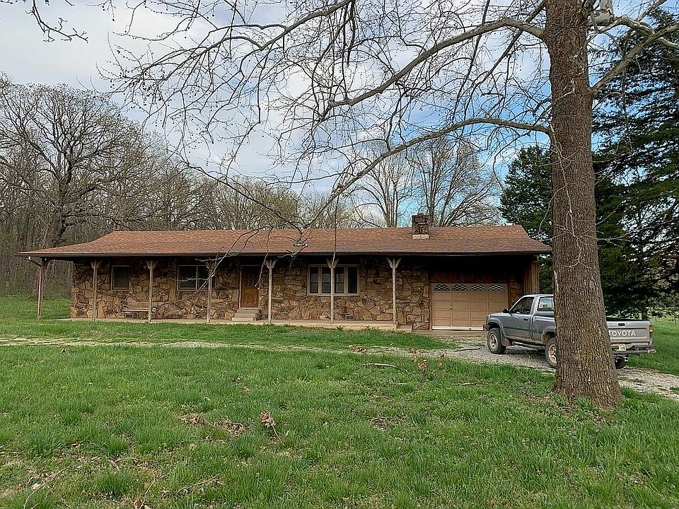 Large lawn, circle drive 