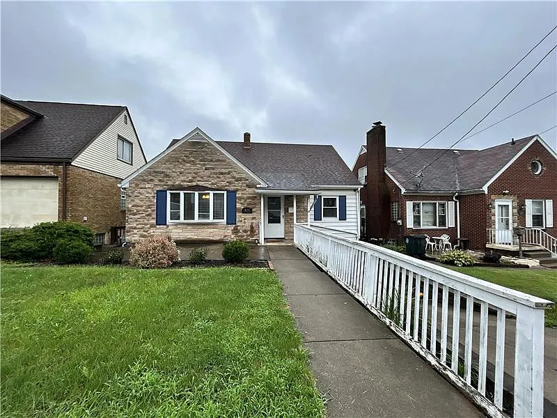 4 bed, $2,000 — Photo 2