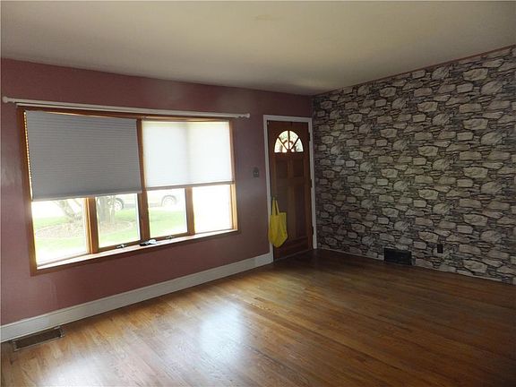 5th image of 2650 Hermitage Ave