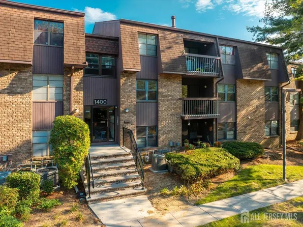 1421 Country Mill Dr, Cranbury, NJ 08512
