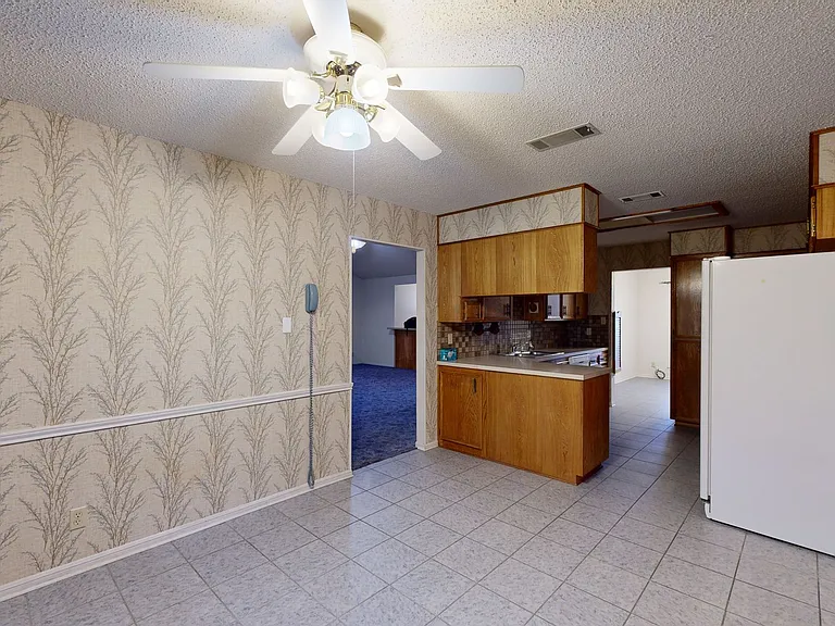 1711 Redwood Dr — Photo 10