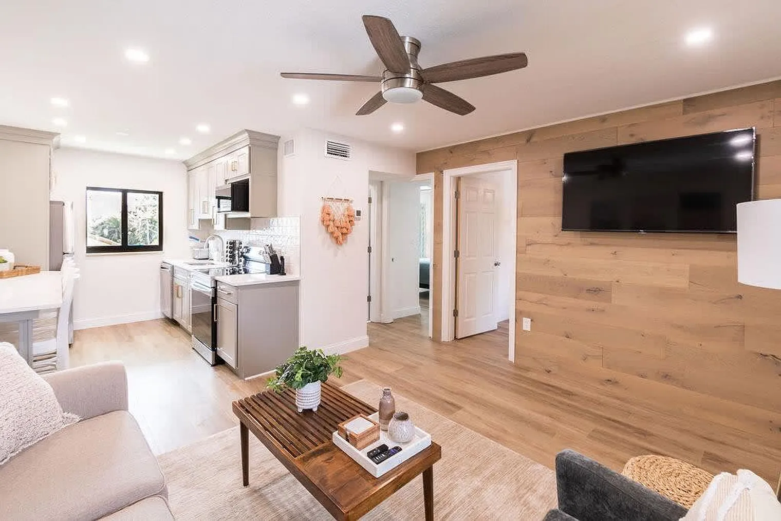 2 bed, 1.0 bath, $3,333 — Photo 4