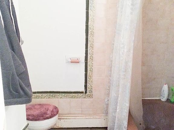 landlord_unit_photo_42562328_3