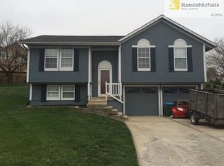 1700 Kimberwick Ct, Raymore, MO 64083