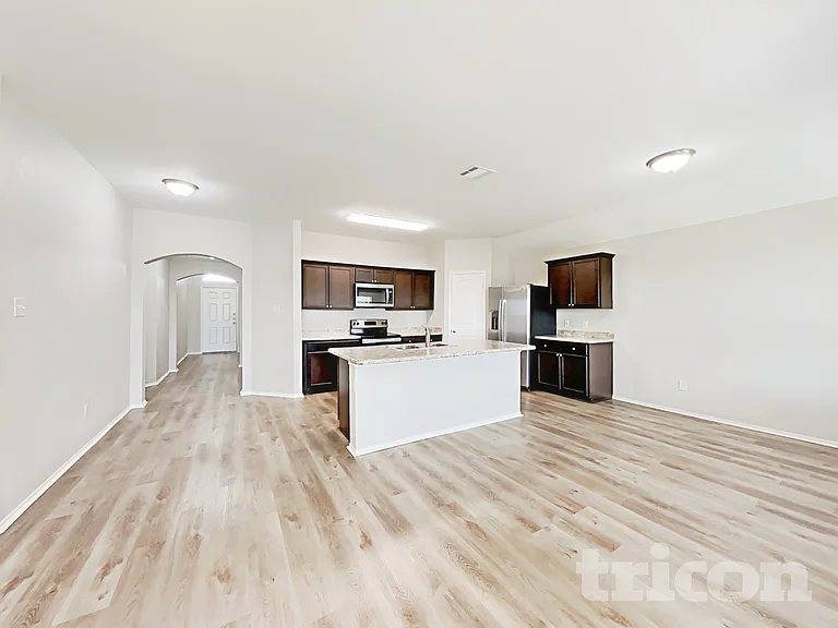 221 Thoroughbred St — Photo 3