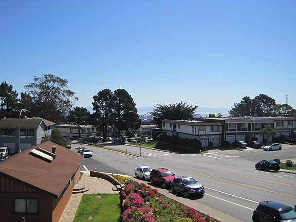 3rd image of 2 Bromley Ct