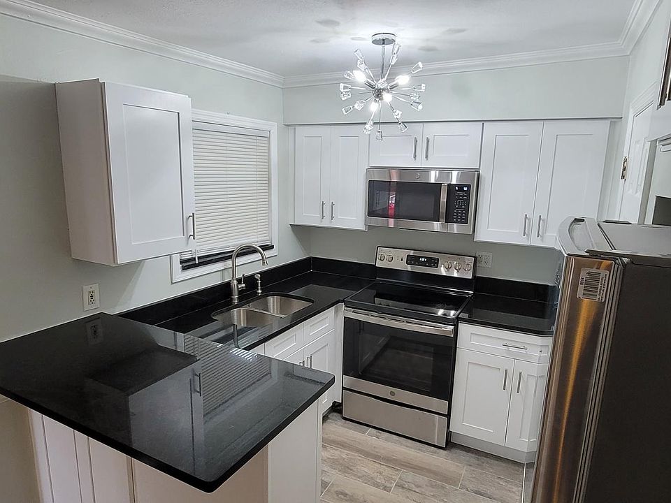 Dinette area and view of kitchen