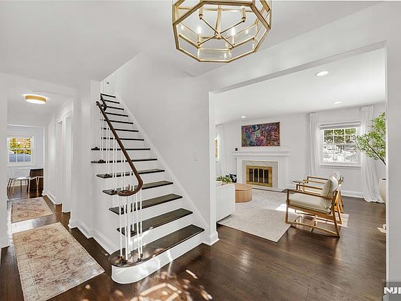 2nd image of 609 Wyndham Rd