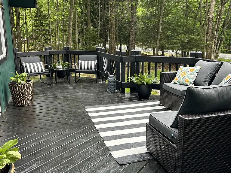 Cayuga Dr — Photo 7