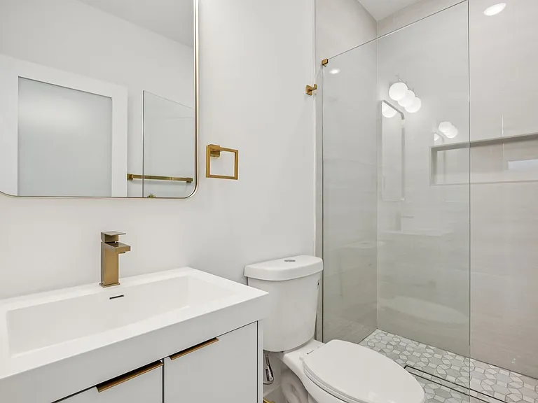 921 E Chelten Ave — Photo 16